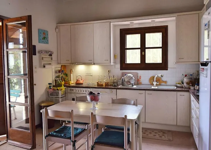 Seaside In Alikes, Chalkida